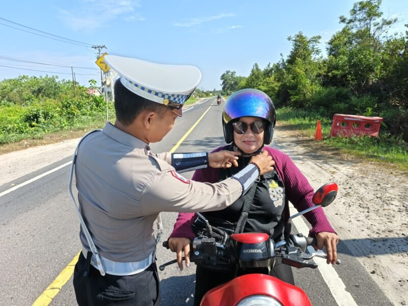 Satlantas Polres Pulang Pisau Sosialisasi, Penggunaan Helm dengan Benar