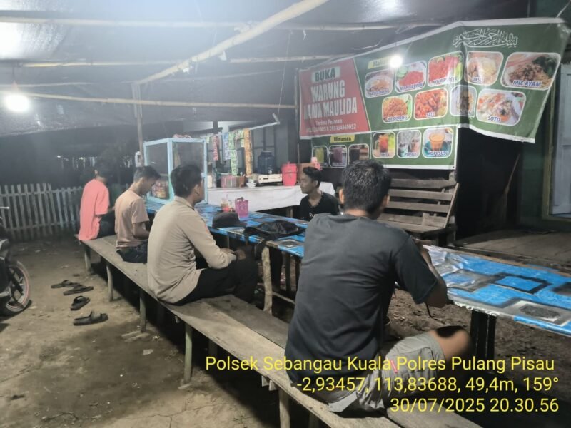 Polsek Sebangau Kuala Aktif Sambangi Warga di malam hari