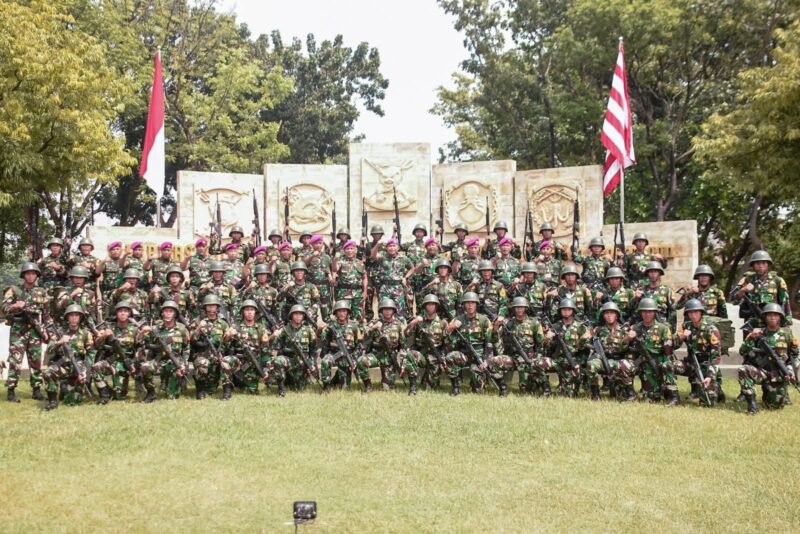 Komandan Brigif 2 Marinir Terima Lattekpas Taruna AAL Korps Marinir