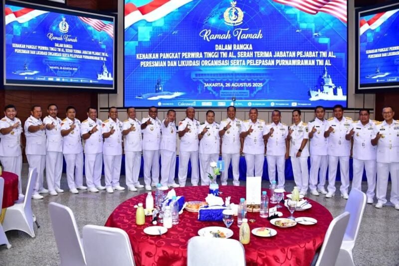 PERKUAT RANTIS KORPS MARINIR, KASAL SERAHKAN EMPAT MOBIL MAUNG KEPADA KAS KORMAR