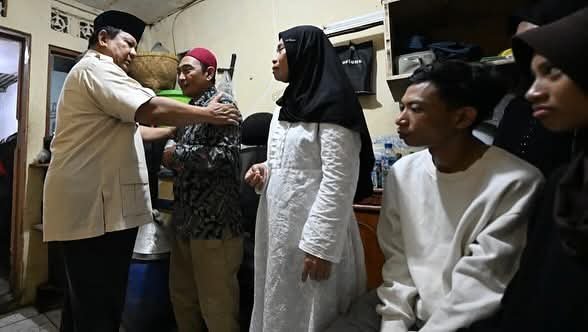 Presiden Prabowo Takziah ke Rumah Duka Affan Kurniawan, Sampaikan Duka Cita Mendalam