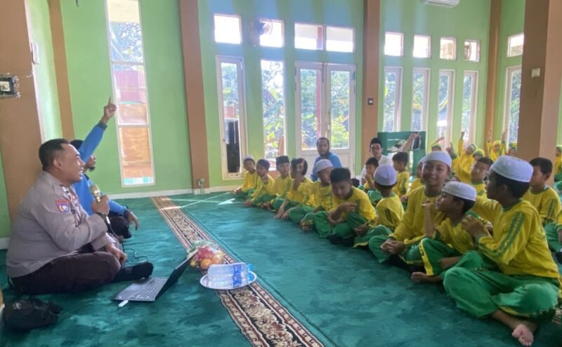 Cegah Dini Kenakalan Remaja, Polsek Kahayan Hilir Gelar Sosialisasi di Pondok Ahlul Qur’an Mantaren II