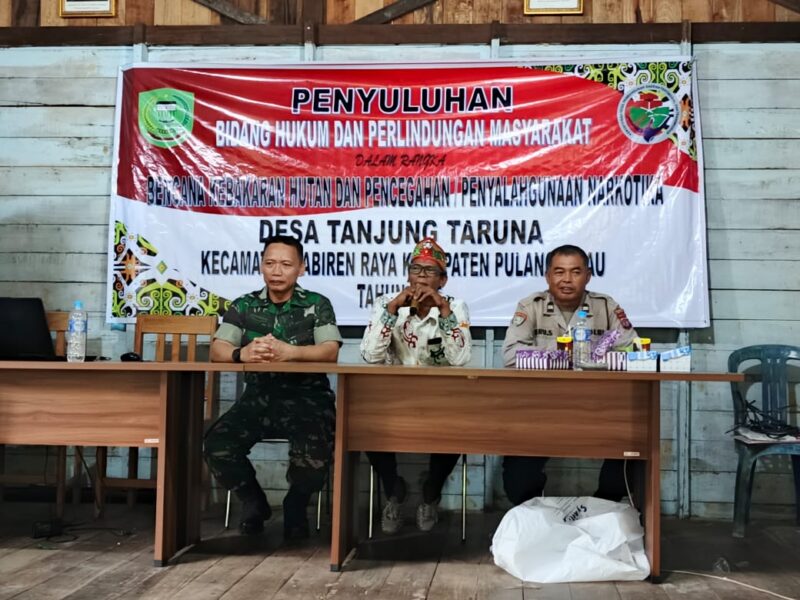 Cegah Narkoba dan Karhutla, Polsek Jabiren Raya Sosialisasi di Balai Desa Tanjung Taruna