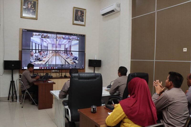Polres Pulang Pisau Ikuti Zoom Arahan Kapolda Kalteng dalam Menindaklanjuti Anev Sitkamtibmas oleh Kapolri