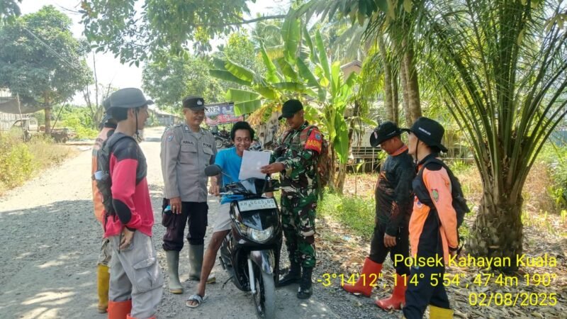 Personel Polsek Kahayan Kuala sambangi warga dan Memberikan himbauan Tentang Larangan Membakar hutan dan lahan.