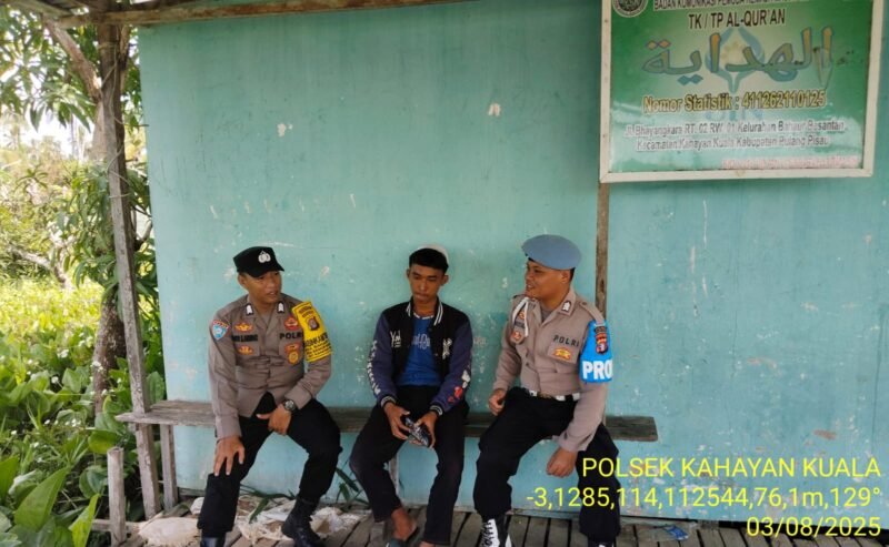 Personel Polsek Kahayan Kuala menyampaikan pesan Kamtibmas, dan Himbauan kamtibmas dan mendukung Program pemerintah terkait ketahanan pangan