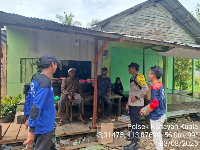 Personel Polsek Kahayan Kuala sambangi warga dan Memberikan himbauan Tentang Larangan Membakar hutan dan lahan