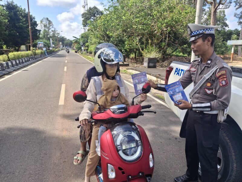 Pembagian Brosur, Kamseltibcarlantas kepada Pengguna Jalan