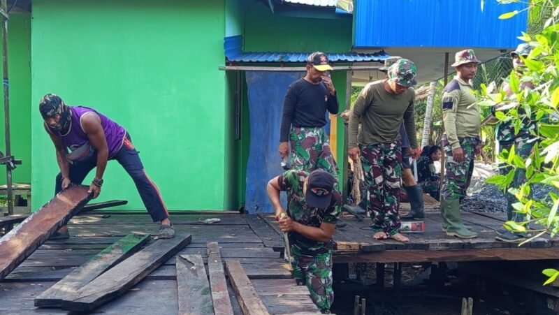 Satgas TMMD Ke-125 Terus Tancap Gas Bangun Titian Jembatan di Kuin Kecil