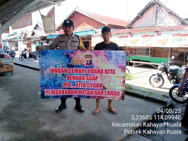 Personel Polsek Kahayan Kuala sambangi warga dan Memberikan himbauan Tentang Larangan Membakar hutan dan lahan