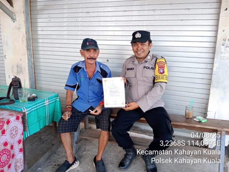Personel Polsek Kahayan Kuala melaksanakan sosialisasi Maklumat Kapolda Kateng terkait mengemukakan pendapat di muka umum