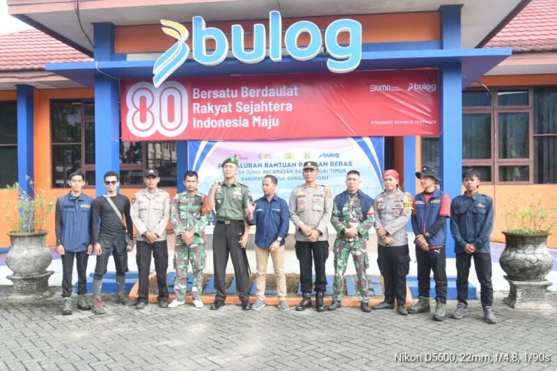Dandim 1002/HST dan Bulog Barabai Lepas Tim Gabungan Distribusi Bantuan ke Desa Juhu