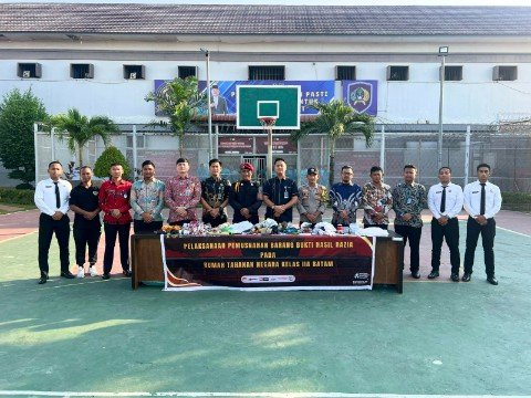 Rutan Batam Musnahkan Barang Bukti Hasil Razia, Wujud Nyata Komitmen Ciptakan Lingkungan Pemasyarakatan yang Aman dan Tertib.