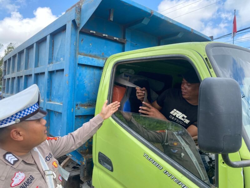 SATLANTAS POLRES PULANG PISAU INGATKAN PENGEMUDI UNTUK PAKAI SAFETY BELT