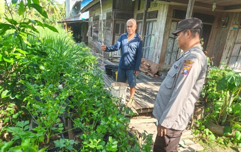 BHABINKAMTIBMAS SAMBANGI PETANI DAN SAMPAIKAN PESAN-PESAN KAMTIBMAS KEPADA WARGA BINAAN