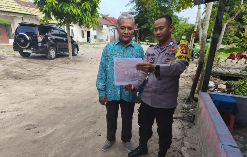 Personil Satbinmas melalui bhabinkamtibmas tingkatkan sosialisasi nomor call center Polisi dan aplikasi pelayanan pengaduan Polres Pulpis