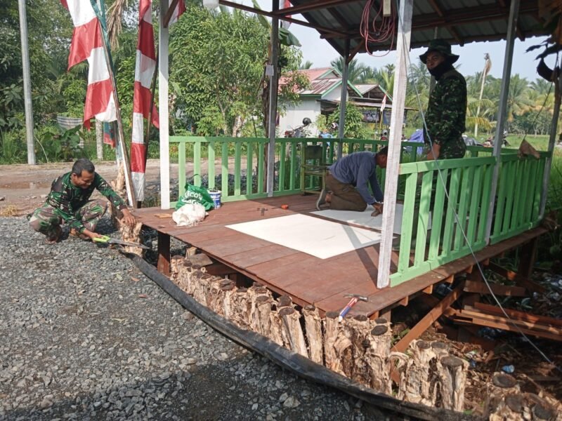 Satgas TMMD Ke-125 Kodim 1007/Banjarmasin Lanjutkan Pengerjaan Pos Kamling Di Kuin Kecil