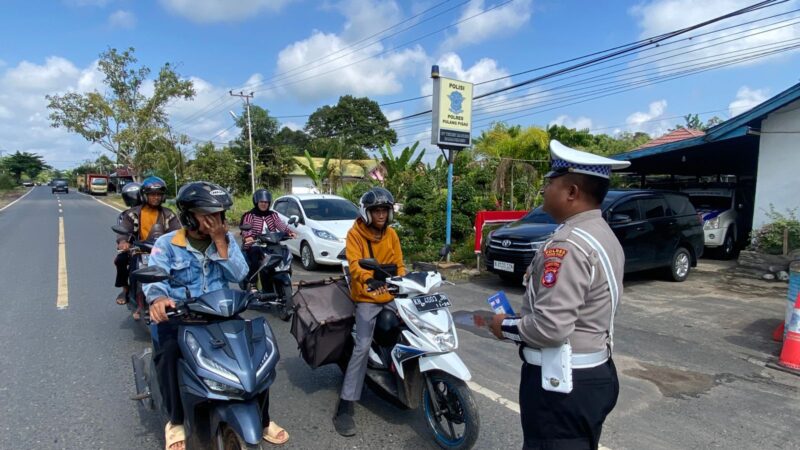 Sat Lantas Polres Pulang Pisau Laksanakan Himbauan Kamseltibcarlantas Secara Humanis untuk Cegah Kecelakaan