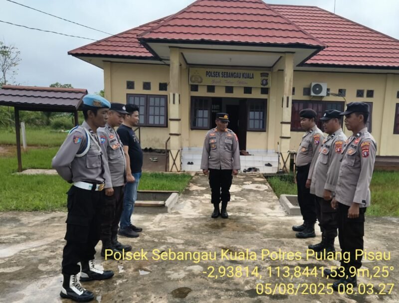 Personil polsek sebangau kuala melaksanakan serah terima piket penjagaan mako polsek sebangau kuala