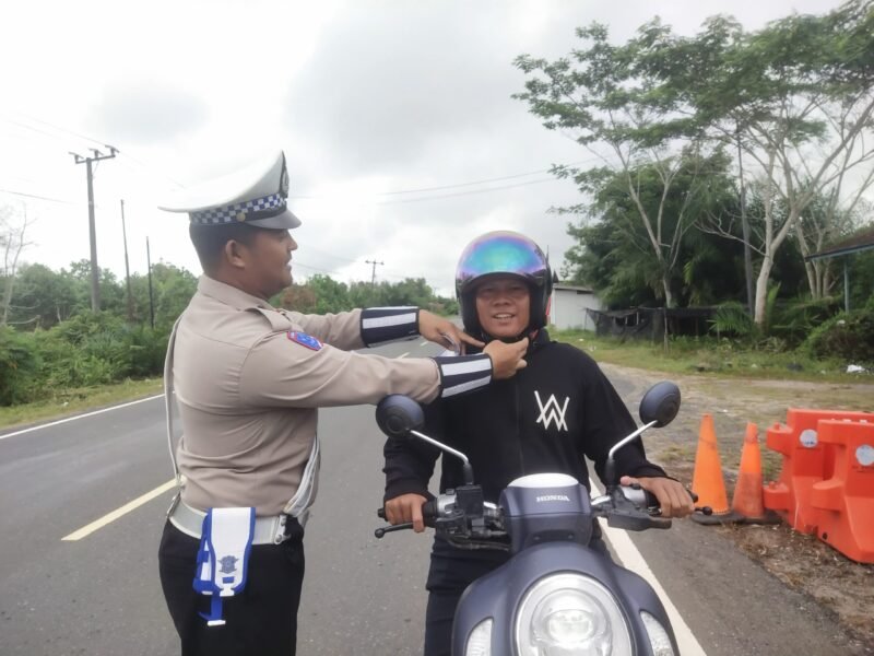 Ingatkan Pengendara Selalu Klik Helm Untuk Keselamatan