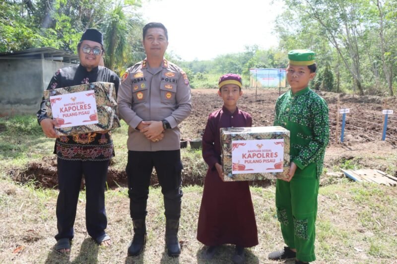 Kapolres Pulang Pisau Salurkan Bantuan Benih dan Sembako untuk Santri dan Pengurus Ponpes
