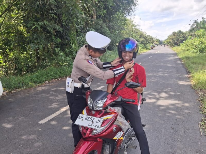 Satlantas Polres Pulang Pisau Sosialisasi, Penggunaan Helm dengan Benar