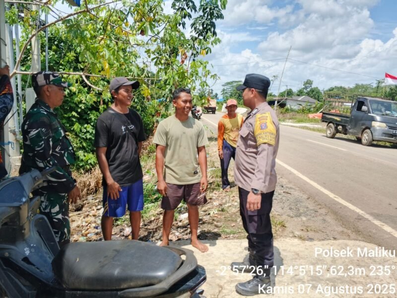 Sampaikan Pesan Kamtibmas Oleh personil Polsek Maliku Kepada Warga