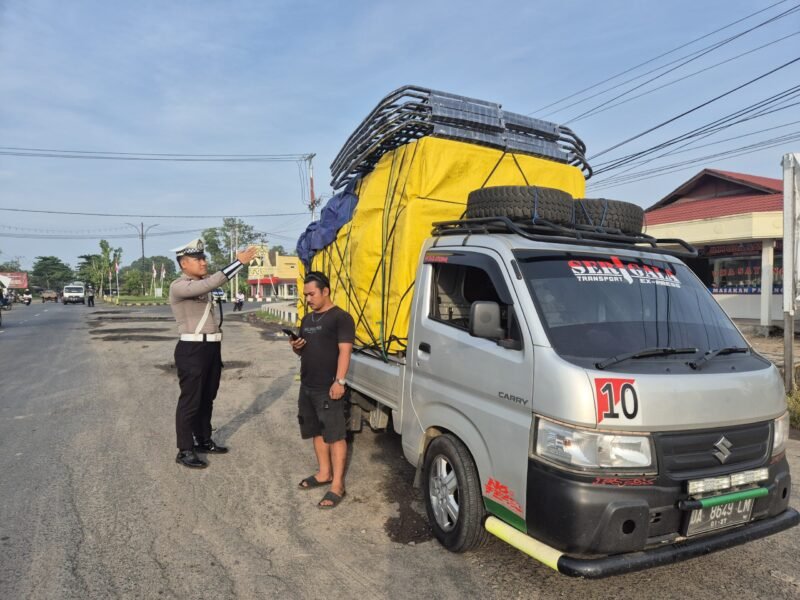 Kendaraan Overload Dicegat, Sopir Diberi Teguran