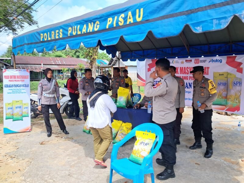 Satuan Pembinaan Masyarakat (Sat Binmas) Polres Pulang Pisau menyalurkan beras murah dalam mendukung upaya pemerintah