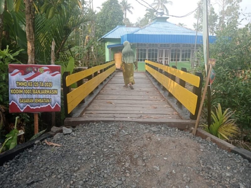 Perbaikan Jembatan TMMD ke-125 Kodim 1007/Banjarmasin Mulai Dirasakan Manfaatnya oleh Warga Kuin Kecil