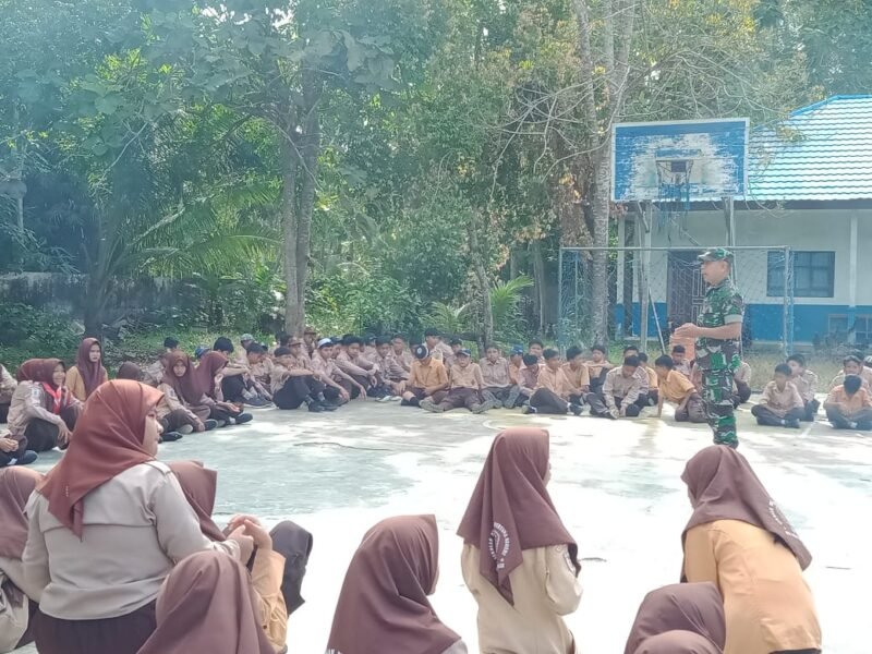 Generasi Muda Barabai Dibina Babinsa Lewat Kegiatan Kepramukaan
