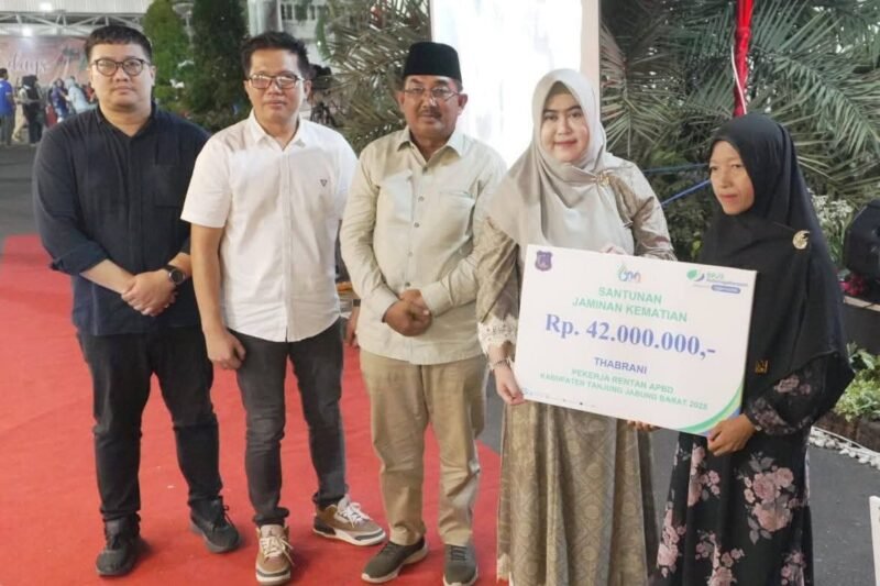 Bupati Tanjab Barat mengajak seluruh lapisan Masyarakat Tingkatkan SDM
