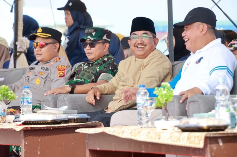 Bupati Tanjab Barat secara resmi membuka Lomba Balap Pompong, di gelar di Titian orang Kayo mustika Rajo alam