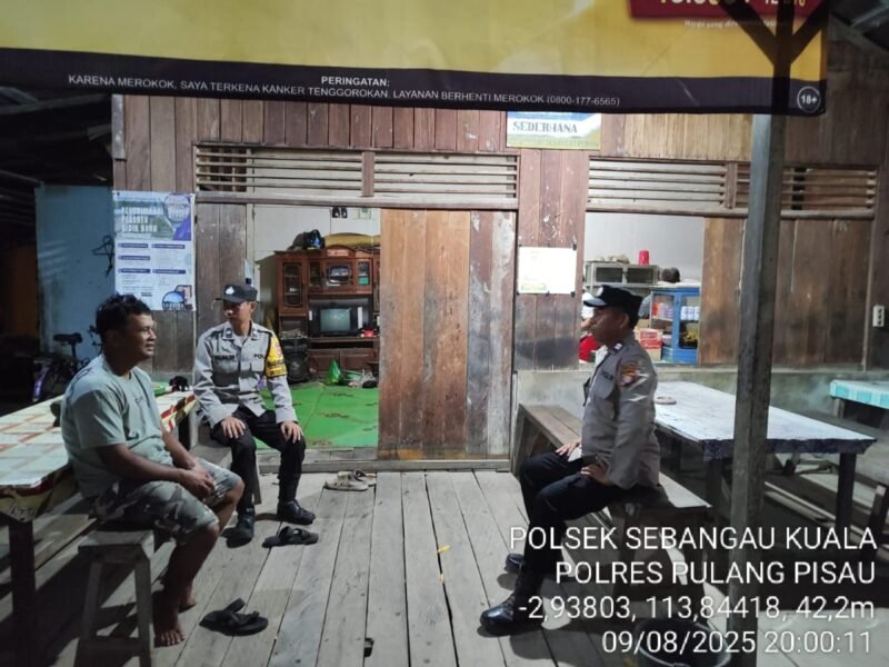 Personil Polsek Sebangau Kuala sambangi Warga Sekitar dan menyampaikan Himbauan Kamtibmas kepada masyarakat.