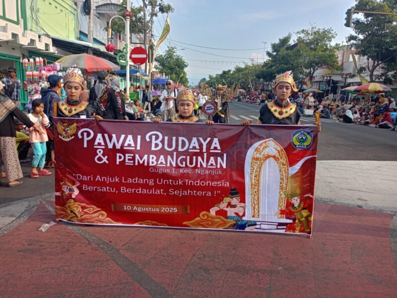 Semarak Karnaval Kemerdekaan, Seluruh SD se-Kecamatan Nganjuk Tunjukkan Kreativitas Kostum dan Aksi Panggung