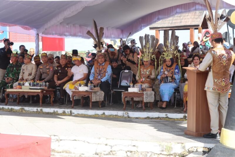 Kapolres Pulang Pisau Hadiri Pawai Budaya Meriah HUT Kemerdekaan RI ke-80