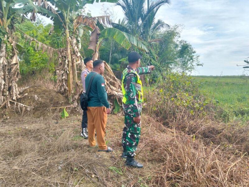 Babinsa Koramil 1002-08/LAU Bersama Bhabinkamtibmas dan Warga Laksanakan Patroli Karhutla di Desa Binjai Pirua