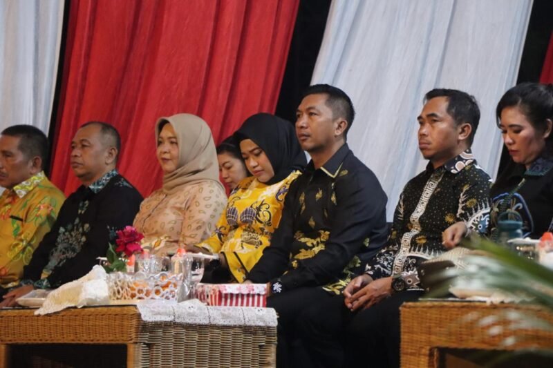 Kapolres Pulang Pisau Bersama Ketua Bhayangkari Hadiri dan Dukung Handep Hapakat Fair 2025