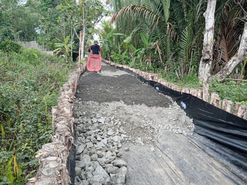 Satgas TMMD ke-125 Kodim 1007/Banjarmasin, Terus Lanjutkan Pengurukan Jalan di Kuin Kecil