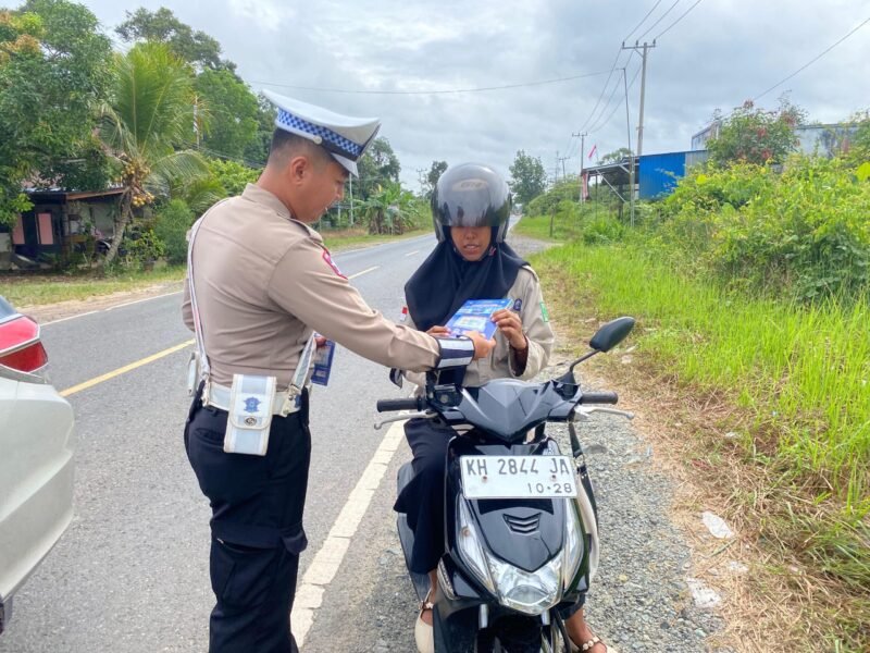 Pembagian Brosur, Kamseltibcarlantas kepada Pengguna Jalan