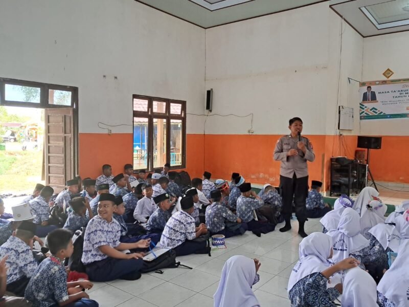 Cegah Judi Online di Kalangan Pelajar Personel Sat Binmas Polres Pulang Pisau Lakukan Pembinaan Di Sekolah.