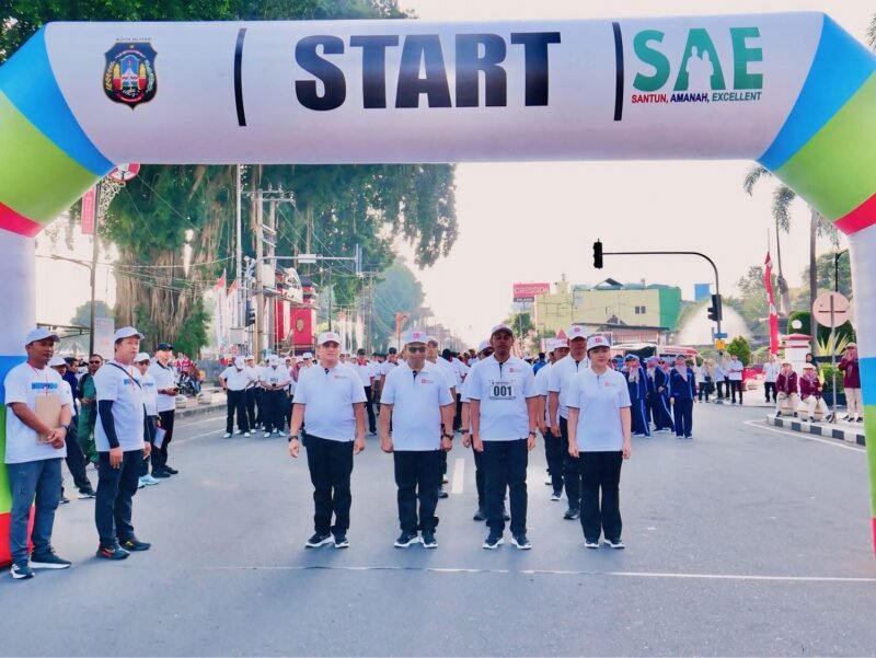 Rangkaian Kegiatan HUT RI Ke 80, Dandim 0808 Beserta Forkopimda Kota Blitar Semarakkan Lomba Baris Berbaris Antar Instansi