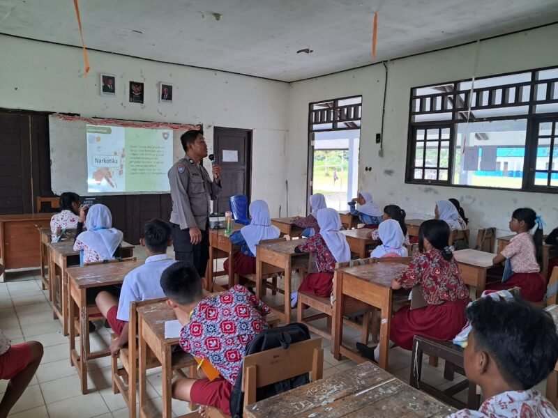 Cegah Judi Online di Kalangan Pelajar Personel Sat Binmas Polres Pulang Pisau Lakukan Pembinaan Di Sekolah.