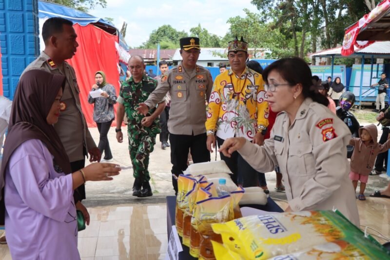 Kapolres dan Bupati Tinjau Pasar Beras Murah Gerakan Pangan Murah (GPM) di Pulang Pisau