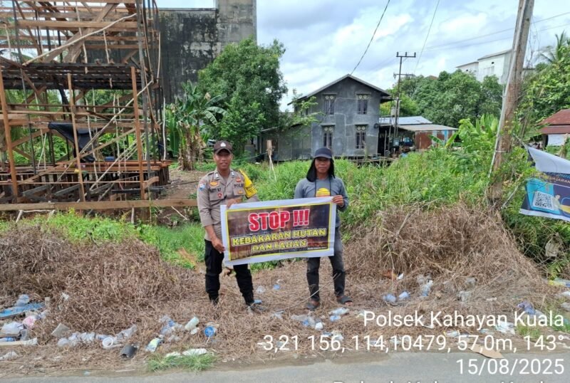 Personel Polsek Kahayan Kuala sambangi warga dan Memberikan himbauan Tentang Larangan Membakar hutan dan lahan.