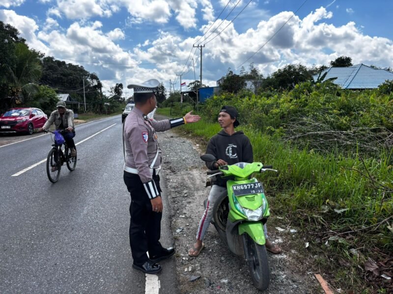 Satlantas Gelar Teguran Simpatik Kepada Pengendara Tak Gunakan Helm SNI