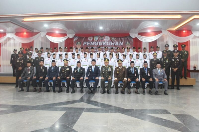 Bersama Jajaran Forkopimda Tala Dandim 1009/Tanah Laut Turut Hadir Menyaksikan Pengukuhan Paskibraka Kabupaten Tanah Laut