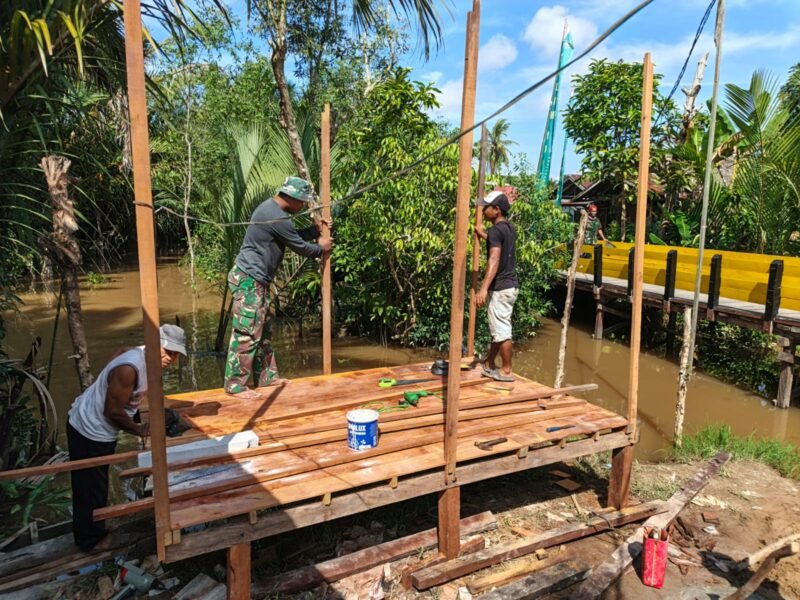 Sinergi Satgas TMMD dan Warga Bangun Fasilitas Ibadah di Banjarmasin