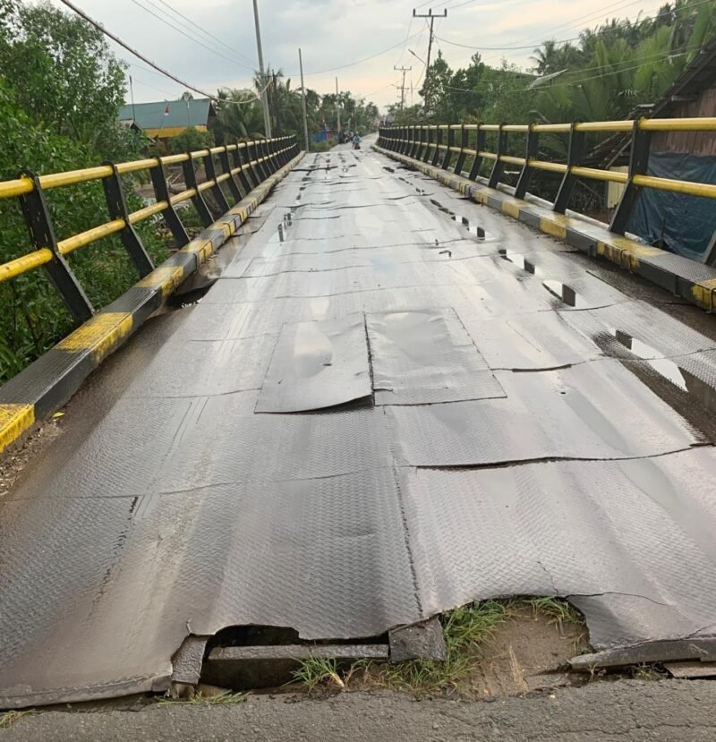 Jembatan Parit 2 Jalan Sultan Thaha Rusak Parah, Warga Kesal Tak Ada Tanggapan dari PUPR