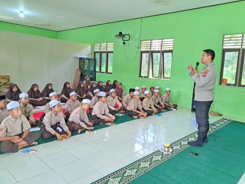 Cegah Judi Online di Kalangan Pelajar Personel Sat Binmas Polres Pulang Pisau Lakukan Pembinaan Di Sekolah.